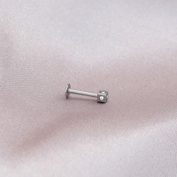 8mm Gümüş Renk Taşlı Küp Tasarımlı 316L Cerrahi Çelik Piercing