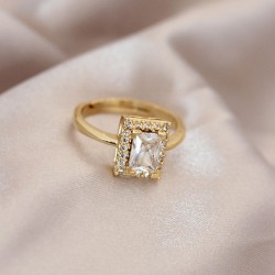 Ayarlamalı Gold Renk Metal Zirkon ve Kristal Taşlı Dikdörtgen Model Yüzük