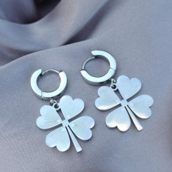 Çelik Gümüş Metal Yonca Tasarımlı Küpe