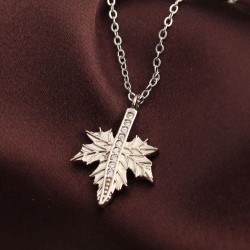 Gümüş Renk Zirkon Taşlı Yaprak Kolye