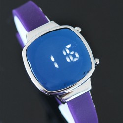 Mor Renk Silikon Kordonlu Kadın Saat