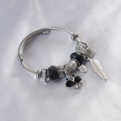 Çelik Charm Model Siyah Kelebek Figür Yaparak Detay Zirkon Taşlı Kadın Bileklik