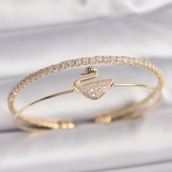 Pirinç Gold Renk Zirkon Taşlı Kuğu Model Kadın Bileklik