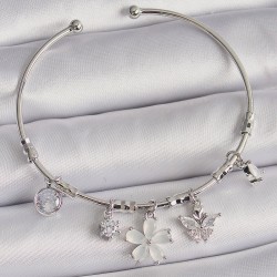 Pirinç Gümüş Renk Beyaz Sedefli Çiçek Figür Zirkon Taşlı Kelebek Detay Charm Bileklik