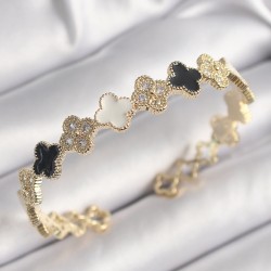 Pirinç Gold Renk Siyah Beyaz Yonca Model Zirkon Taş Detaylı Kadın Bileklik