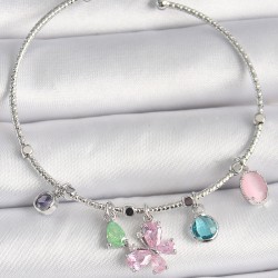 Pirinç Gümüş Renk Pembe Zirkon Taşlı Kelebek Figür Sallantı Detaylı Charm Kadın Bileklik