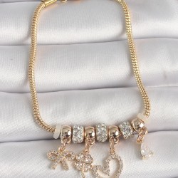 316L Çelik Gold Renk Zincir Sallantı Zirkon Taşlı Kalp Figür Yonca Detay Kadın Bileklik