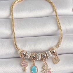 316L Çelik Gold Renk Zincir Sallantı Zirkon Taşlı Ayıcık Figür Çiçek Detay Kadın Bileklik