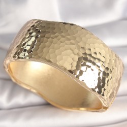 Pirinç Gold Renk İşleme Desenli Kadın Kelepçe