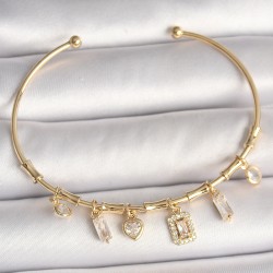 Pirinç Gold Renk Sallantı Zirkon Taşlı Kare Figür Kalp Detay Charm Kadın Bileklik