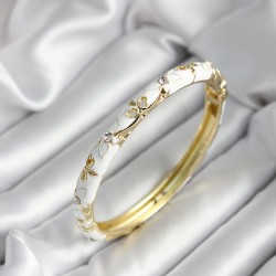 Mineli Pirinç Beyaz Çiçek Desenli Zirkon Taşlı Gold Renk Kadın Kelepçe (çap 60 mm)