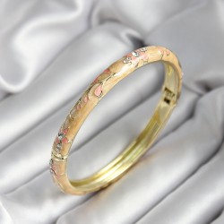 Mineli Pirinç Krem Çiçek Desenli Zirkon Taşlı Gold Renk Kadın Kelepçe (çap 60 mm)