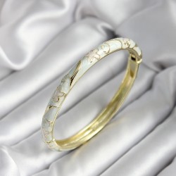 Mineli Pirinç Kırık Beyaz Çiçek Desenli Zirkon Taşlı Gold Renk Kadın Kelepçe (çap 60 mm)
