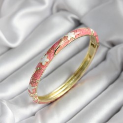Mineli Pirinç Pembe Çiçek Desenli Gold Renk Kadın Kelepçe (çap 60 mm)