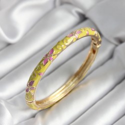Mineli Pirinç Sarı Çiçek Desenli Gold Renk Kadın Kelepçe (çap 60 mm)