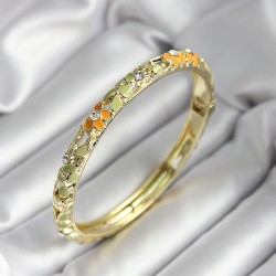Mineli Pirinç Yeşil Çiçek Desenli Zirkon Taşlı Gold Renk Kadın Kelepçe