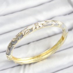 Mineli Pirinç Zirkon Taşlı Gri Çiçek Desenli Gold Renk Kadın Kelepçe