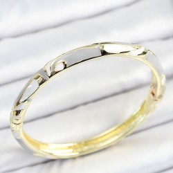 Mineli Pirinç Gri Beyaz Desenli Gold Renk Kadın Kelepçe