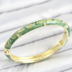 Mineli Pirinç Yeşil Çiçek Desenli Gold Renk Kadın Kelepçe