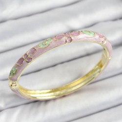 Mineli Gold Renk Pirinç Pembe Çiçek Desenli Kadın Kelepçe