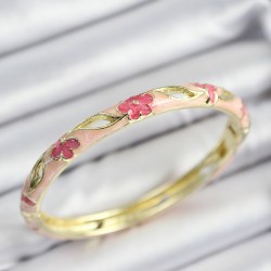 Mineli Pirinç Pembe Çiçek Motifli Gold Renk Kadın Kelepçe