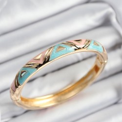 Mineli Pirinç Pembe Ve Mavi Üçgen Motifli Gold Renk Kadın Kelepçe