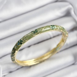 Mineli Pirinç Yeşil Çiçek Motifli Gold Renk Kadın Kelepçe