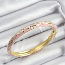 Mineli Pirinç Pembe Çiçek Motifli Gold Renk Kadın Kelepçe