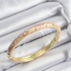 Mineli Pirinç Pembe Ve Yavru Ağzı Çiçek Motifli Gold Renk Kadın Kelepçe