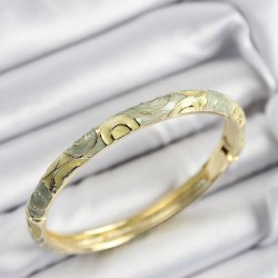 Mineli Pirinç Yeşil Sarmal Motifli Gold Renk Kadın Kelepçe