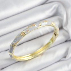 Mineli Pirinç Lila Çiçek Motifli Gold Renk Kadın Kelepçe