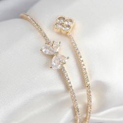 Pirinç Zirkon Taşlı Fiyonk Ve Yonca Model Gold Renk Kadın Bileklik