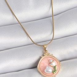 316L Çelik Gold Renk Zincir Pembe Mineli İncili Çiçek İşlemeli Portre Model Kadın Kolye