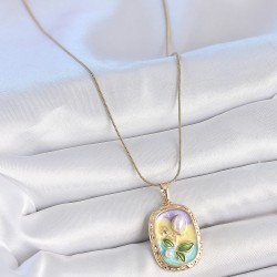 316L Çelik Gold Renk Zincir İncili Çiçek İşlemeli Portre Model Kadın Kolye
