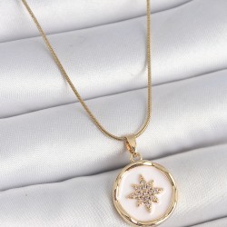 316L Çelik Gold Renk Zincir Beyaz Mineli Zirkon Taşlı Kuzey Yıldız İşlemeli Madalyon Model Kadın Kolye