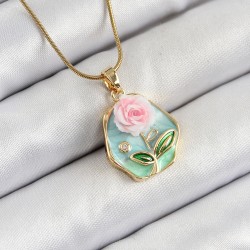 316L Çelik Zincir Zirkon Taşlı Pembe ve Yeşil Sanatsal Portre Gül Figürlü Beşgen Model Gold Renk Kadın Kolye