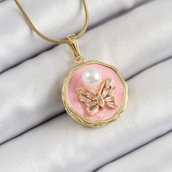 316L Çelik Zincir Zirkon Taşlı Pembe Sanatsal Portre İnci Detaylı Kelebek Model Gold Renk Kadın Kolye
