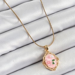 316L Çelik Zincir Pembe Sanatsal Portre İnci Detaylı Gül Figürlü Model Gold Renk Kadın Kolye