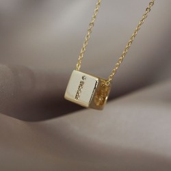 Küp Model Gold Renk Zirkon Taşlı İ Harfli Kolye