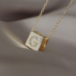 Gold Renkli Zirkon Taşlı Küp Model G Harfli Kolye