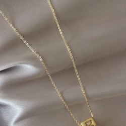 Küp Model Gold Renk Zirkon Taşlı R Harfli Kolye