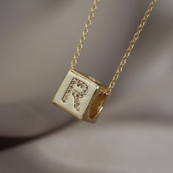 Küp Model Gold Renk Zirkon Taşlı R Harfli Kolye