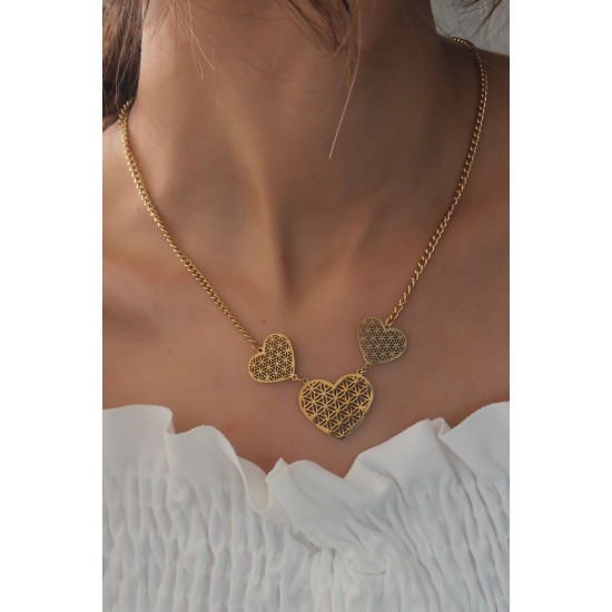 Çelik Gold Renk Motif İşleme 3lü Kalp Figür Kadın Kolye Çelik Gold Renk Motif İşleme 3lü Kalp Figür Kadın Kolye