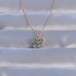 Pirinç Gold Renk Yeşil Zirkon Taşlı Papatya Kolye