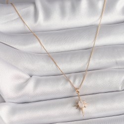 Pirinç Gold Renk Zirkon Taşlı Kuzey Yıldızı Model Kadın Kolye