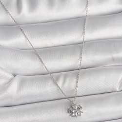 Pirinç Gümüş Renk Zirkon Taşlı Çiçek Model Kadın Kolye