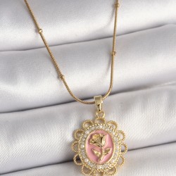 316L Çelik Gold Renk Topçuk Zincir Zirkon Taş Detaylı Pembe Gül İşlemeli Portre Model Kadın Kolye