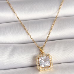 316L Çelik Gold Renk Zincir Kare Zirkon Taşlı Model Kadın Kolye