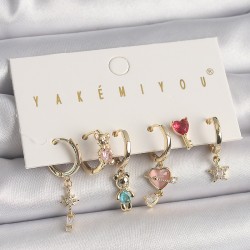 Pirinç Gold Renk Zirkon Taşlı Ayıcık Figür Yıldız Detay VIP Seri Kadın Küpe Kombini