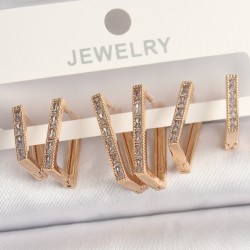 Pirinç Gold Renk Zirkon Taşlı Kare Model Kadın Küpe Seti